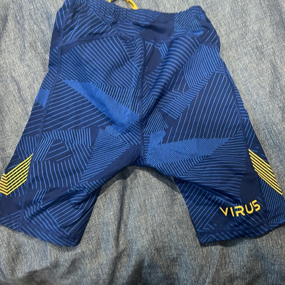 VIRUS Compression Shorts | Small - Picture 4 of 4